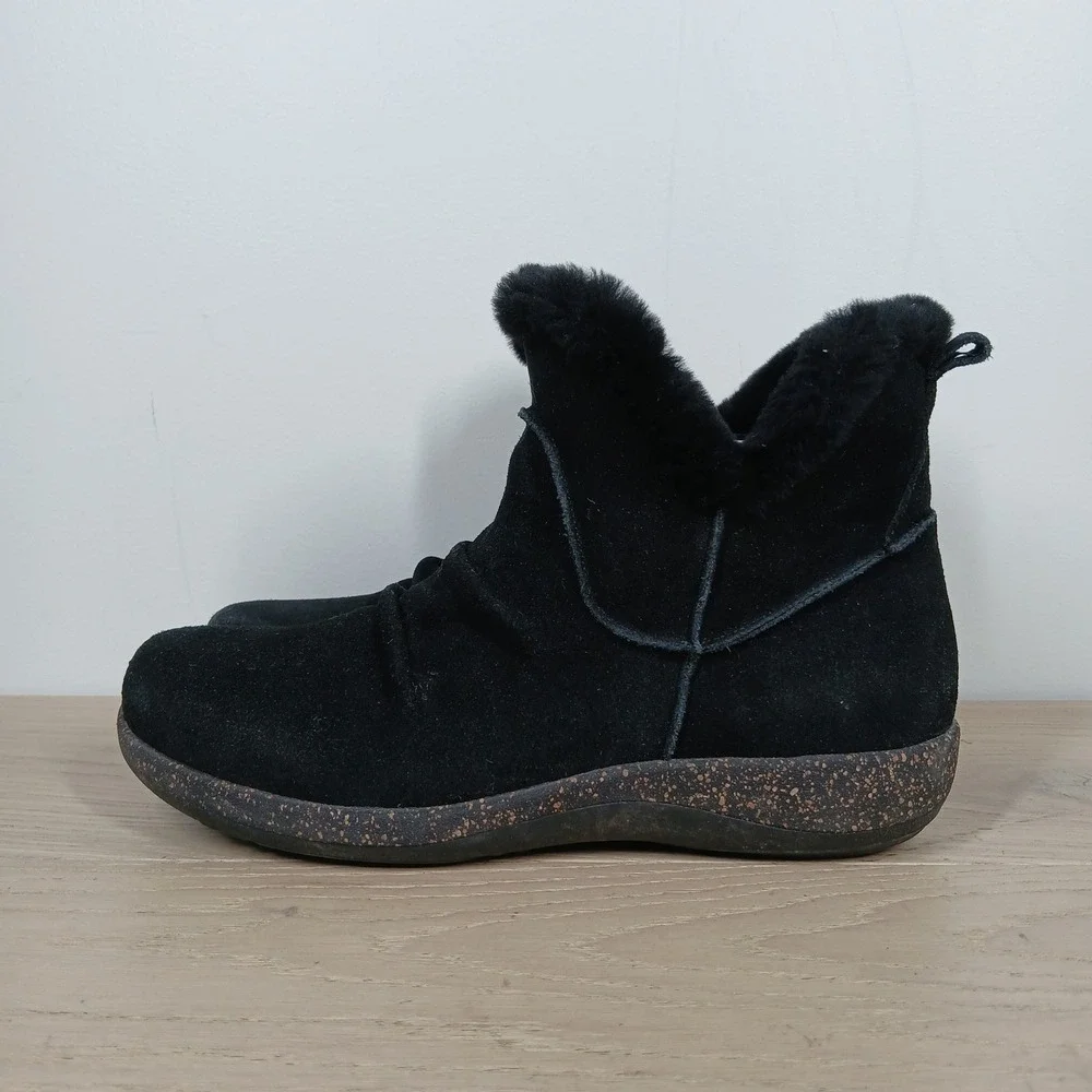 Aetrex Boots Womens 8.5 Black Suede Shearling Side Zip Ankle Winter Boho Comfort